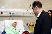 بازدید وزیر بهداشت درمان و آموزش پزشکی از مراکز درمانی قم و عیادت از بیماران